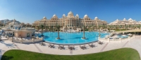 Вид на бассейн в Emerald Palace Kempinski Dubai или окрестностях
