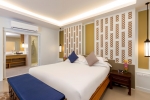 Кровать или кровати в номере Manathai Surin Phuket