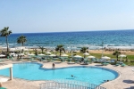 Вид на бассейн в Piere - Anne Beach Hotel или окрестностях