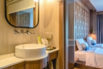 Ванная комната в Namaka Resort Kamala