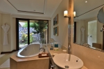 Ванная комната в Maradiva Villas Resort and Spa