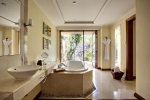 Ванная комната в Maradiva Villas Resort and Spa