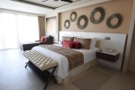 Кровать или кровати в номере Hideaway at Royalton Riviera Cancun All Inclusive-Adults Only