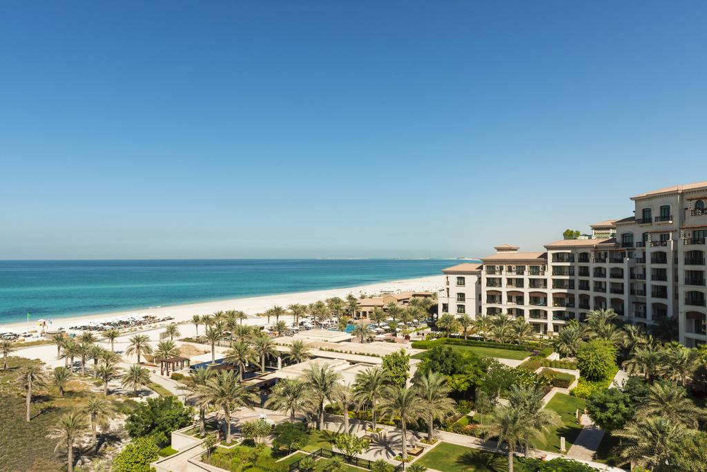 The St. Regis Saadiyat Island Resort, Abu Dhabi с высоты птичьего полета