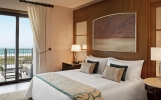 Кровать или кровати в номере The St. Regis Saadiyat Island Resort, Abu Dhabi