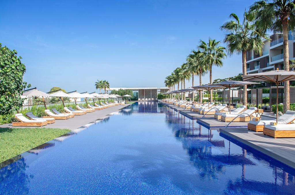 Отель Бассейн в The Oberoi Beach Resort, Al Zorah или поблизости