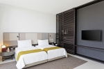 Кровать или кровати в номере The Oberoi Beach Resort, Al Zorah
