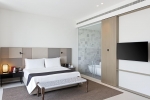 Кровать или кровати в номере The Oberoi Beach Resort, Al Zorah
