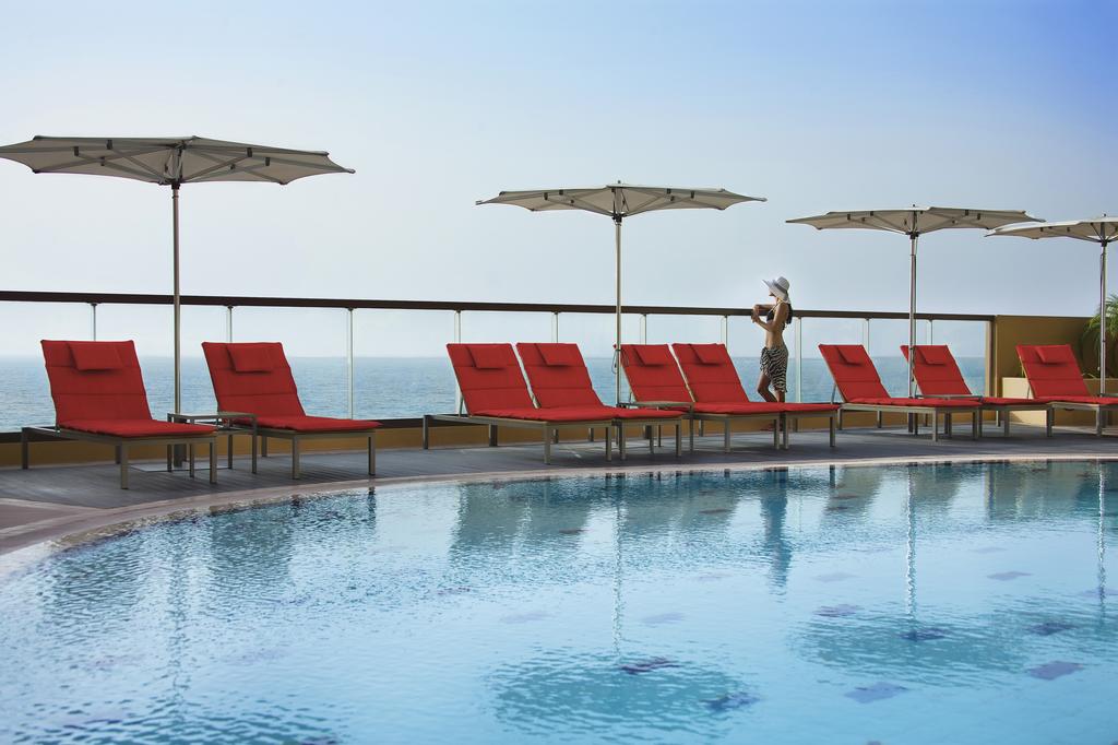 Отель Бассейн в Amwaj Rotana, Jumeirah Beach - Dubai или поблизости