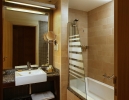 Ванная комната в Amwaj Rotana, Jumeirah Beach - Dubai