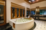 Ванная комната в JW Marriott Phuket Resort and Spa