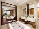 Ванная комната в Mövenpick Resort Bangtao Beach Phuket