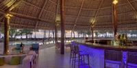 Лаундж или бар в Bluebay Beach Resort & Spa