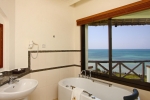 Ванная комната в Sea Cliff Resort & Spa