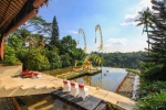 Вид на бассейн в Kupu Kupu Barong Villas and Tree Spa by L’OCCITANE или окрестностях