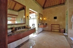 Ванная комната в Puri Wulandari - A Boutique Resort & Spa