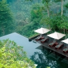 Вид на бассейн в Maya Ubud Resort & Spa или окрестностях