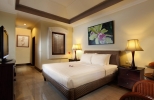 Кровать или кровати в номере Puri Santrian