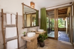 Ванная комната в Green Bay Phu Quoc Resort & Spa
