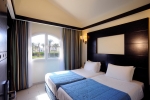 Кровать или кровати в номере Reef Oasis Blue Bay Resort & Spa