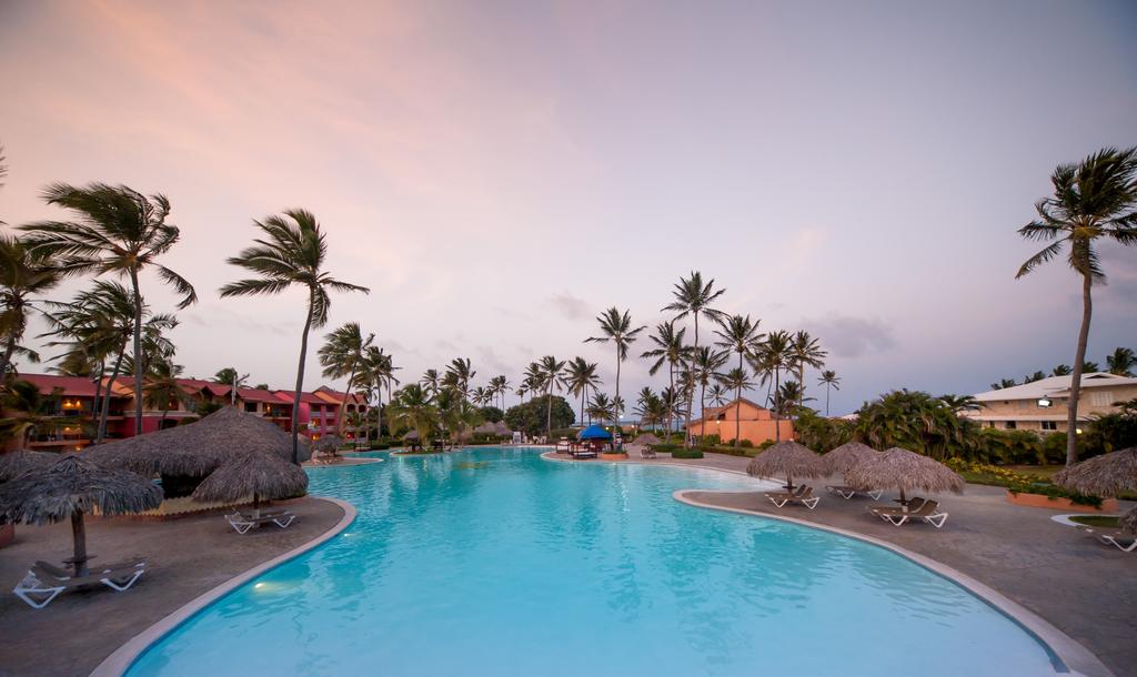 Отель Бассейн в Punta Cana Princess All Suites Resort and Spa - Adults Only - All Inclusive или поблизости