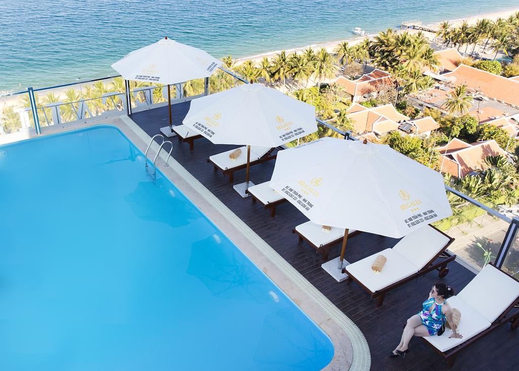 Отель Вид на бассейн в Regalia Nha Trang или окрестностях