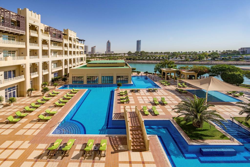 Отель Вид на бассейн в Grand Hyatt Doha Hotel & Villas или окрестностях