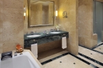 Ванная комната в Dead Sea Marriott Resort & Spa
