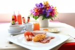 Завтрак для гостей Lae Lay Suites