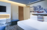 Кровать или кровати в номере OZO Phuket