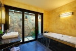 Ванная комната в Amiana Resort and Villas Nha Trang