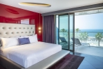 Кровать или кровати в номере W Dubai - The Palm