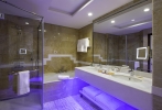 Ванная комната в Stella Di Mare Dubai Marina Hotel