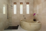 Ванная комната в Bali Tropic Resort & Spa