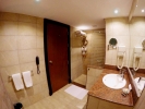 Ванная комната в Royal Tulip Beach Resort