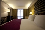 Кровать или кровати в номере Avani Bentota Resort