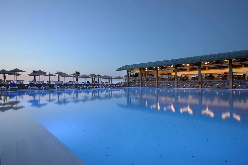 Отель Бассейн в Arina Beach Resort или поблизости
