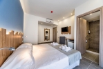 Кровать или кровати в номере Pollis Hotel