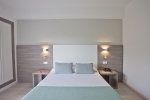Кровать или кровати в номере FERGUS Bermudas