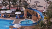 Вид на бассейн в Occidental Sharjah Grand или окрестностях