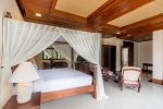 Кровать или кровати в номере The Payogan Villa Resort and Spa