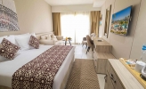 Кровать или кровати в номере Amarina Abu Soma Resort & Aquapark