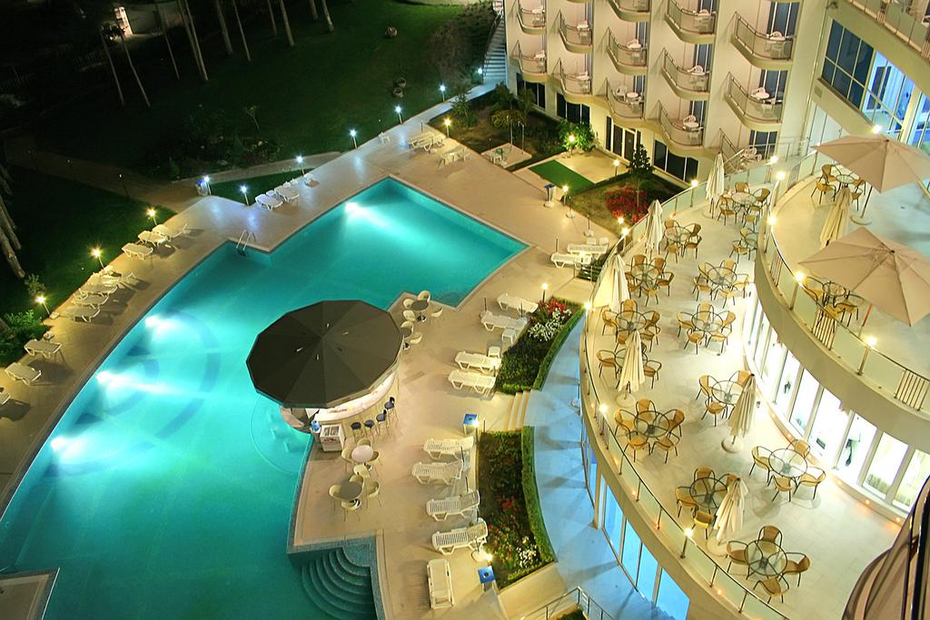 Вид на бассейн в Aqua Azur Hotel или окрестностях