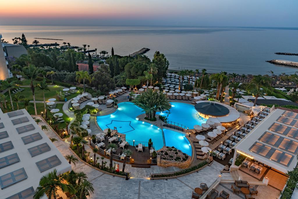 Отель Вид на бассейн в Mediterranean Beach Hotel или окрестностях