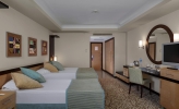 Кровать или кровати в номере Royal Wings Hotel