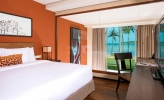 Кровать или кровати в номере Crowne Plaza Phuket Panwa Beach