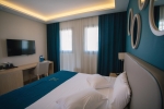 Кровать или кровати в номере Almyros Beach