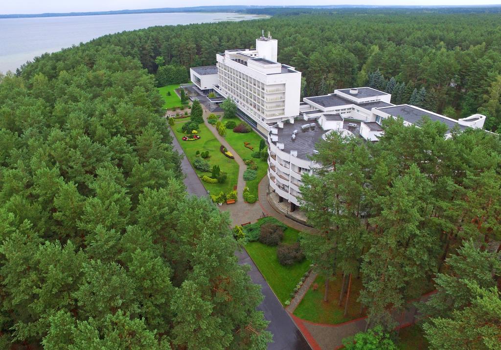 Отель A bird's-eye view of Sanatorii Sosny at Naroch Lake