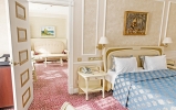 Кровать или кровати в номере Europe Hotel