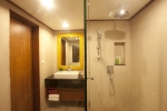 Ванная комната в Kata Palm Resort & Spa